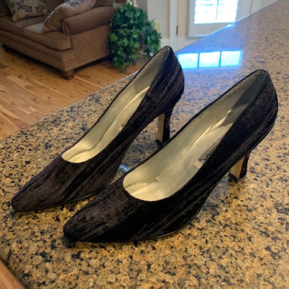 Corsina velvet pumps